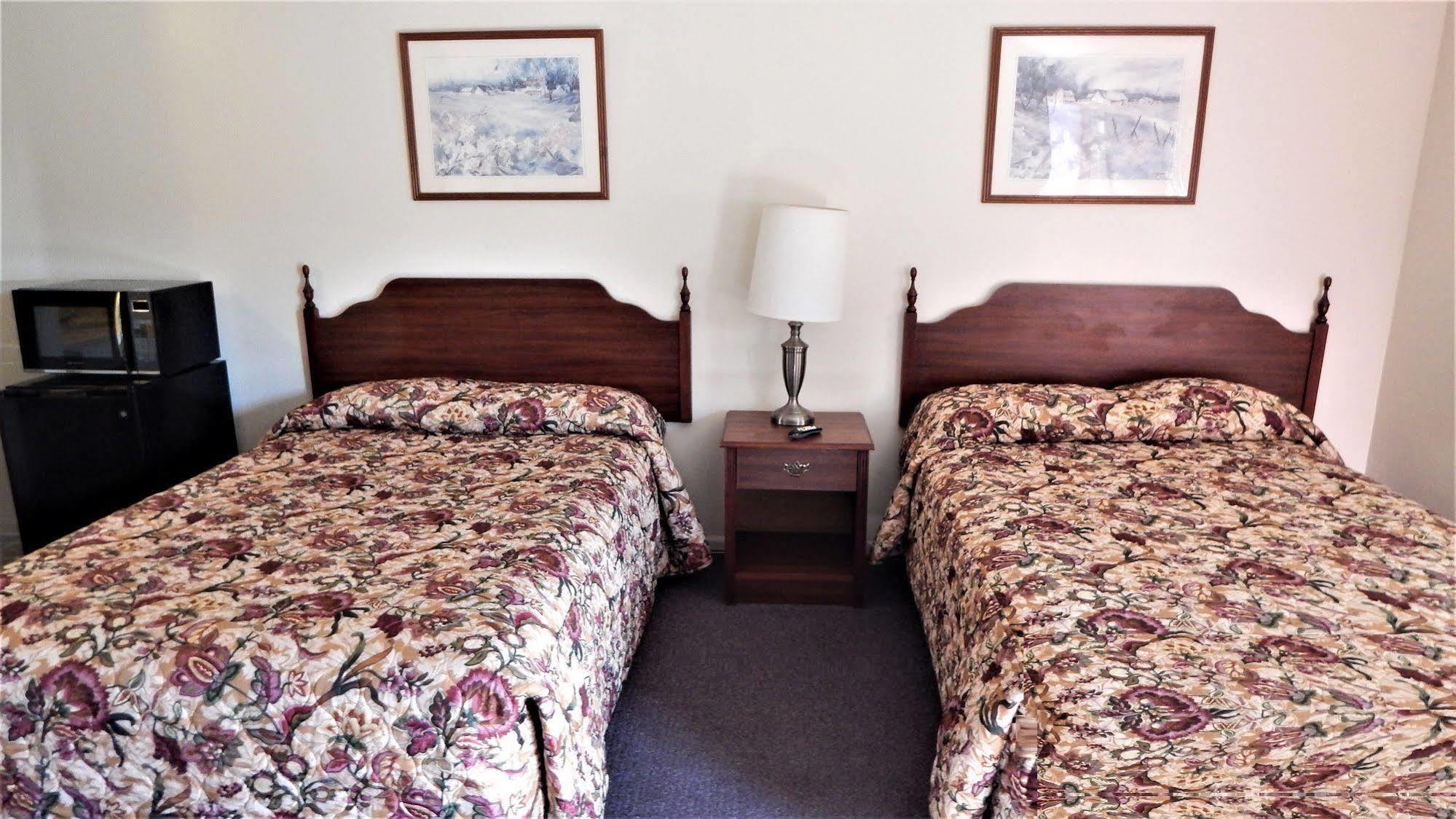 Dry Ridge Motor Inn מראה חיצוני תמונה
